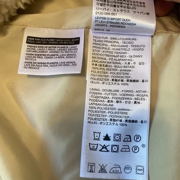 Levi’s women’s Sherpa trucker jacket- Large - Picture 3 of 6